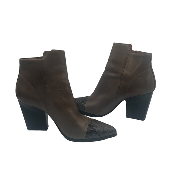 Donald J Pliner Taupe Leather Volt Snakeskin Ankle Booties Size 8 Women's - Picture 1 of 11